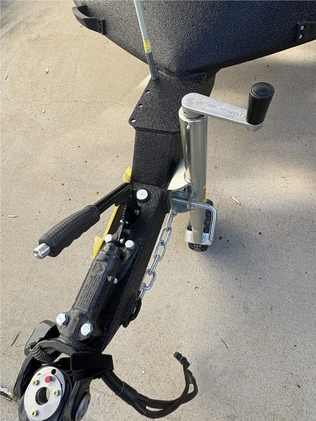 Standard drawbar multi-fit plate, handbrake and jockey wheel