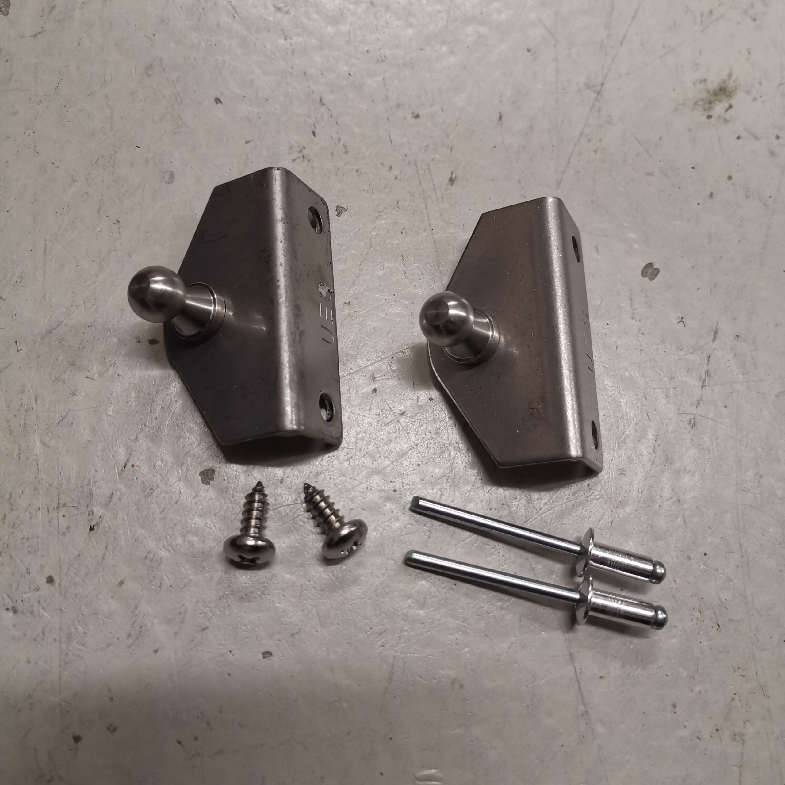 Gull Wing Gas Strut Bracket (2)