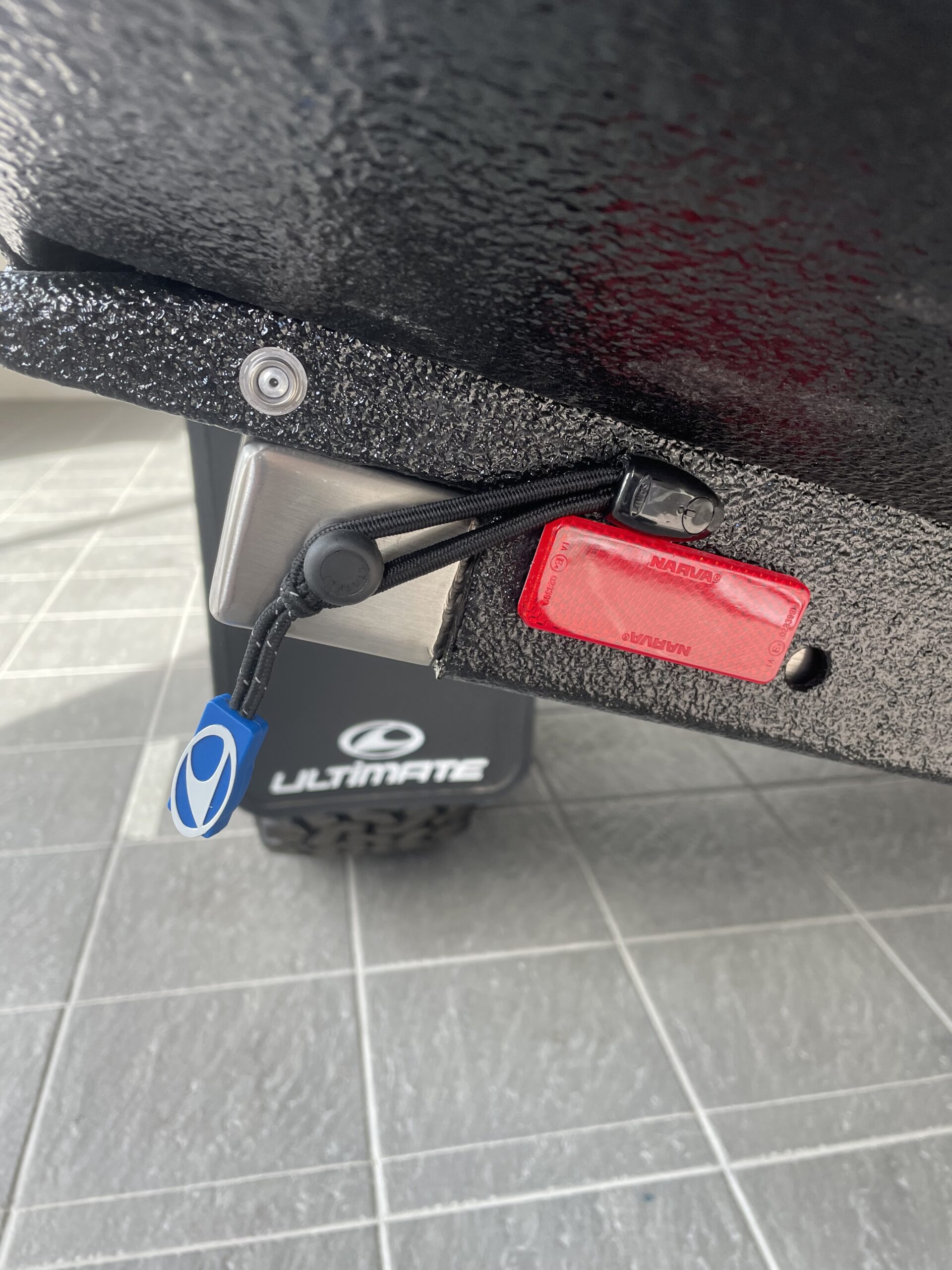 Anti-Rattle Leg Retainer