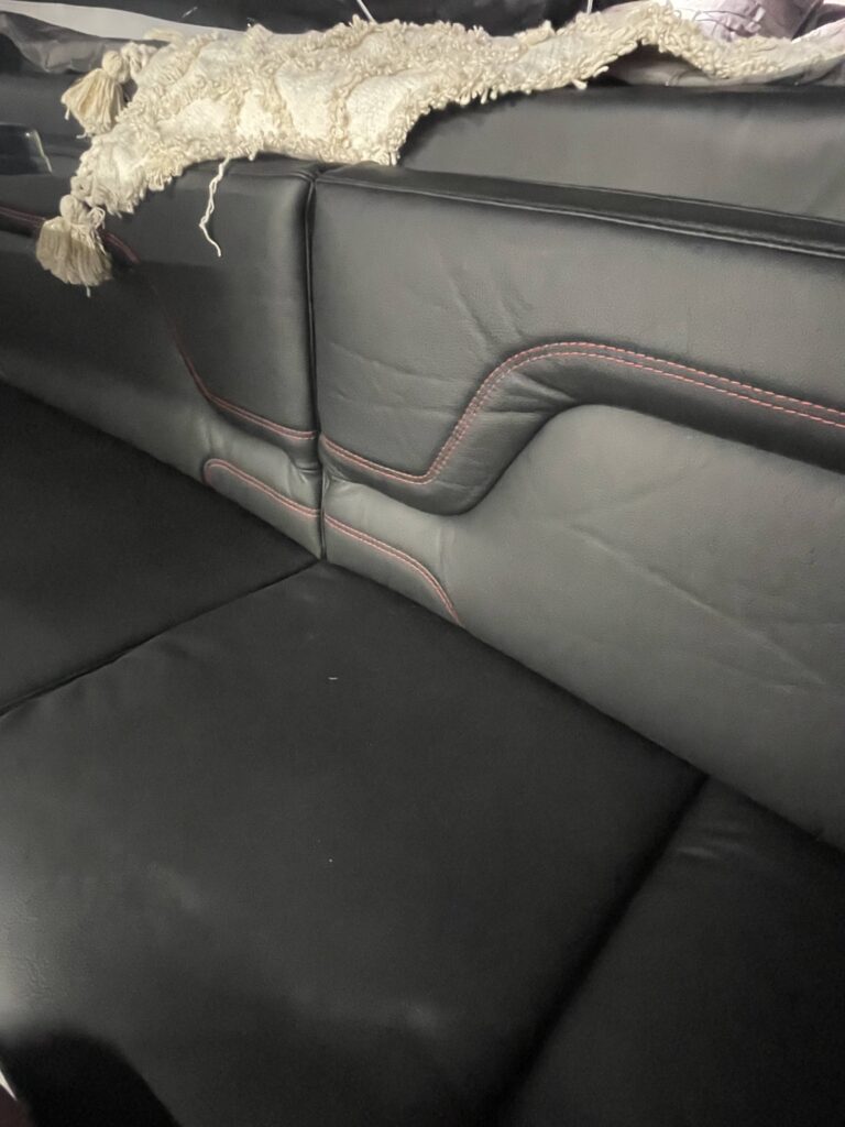 Xterran_Leather_Lounge